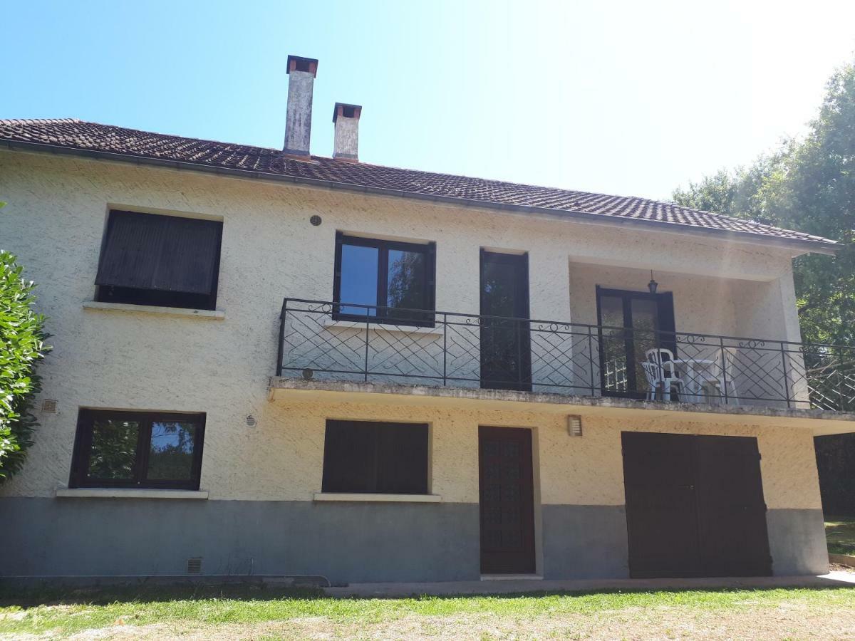 Location De Vacances A Gourdon En Bouriane Bagian luar foto